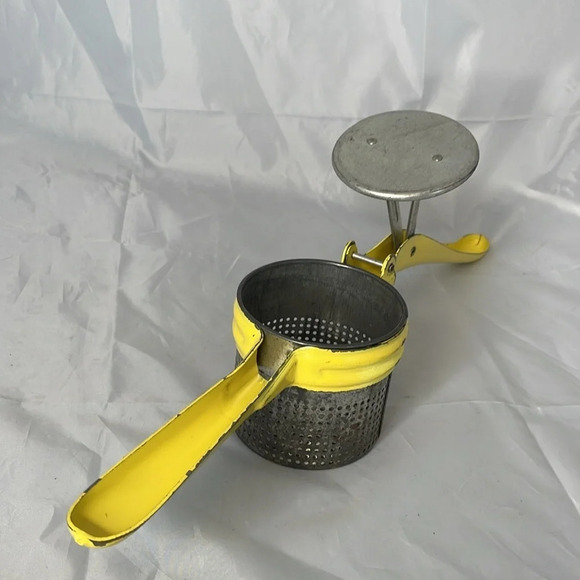 VINTAGE MCM 50’s Tala Potato Ricer Bright Yellow Manual Made In England - Picture 4 of 11